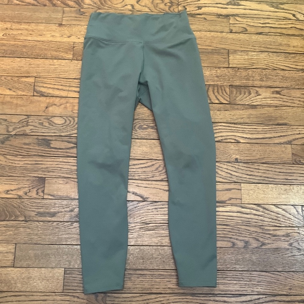 Fabletics Power Hold leggings in S. Excellent condition, like new!